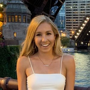 Meet your Posher, Caroline